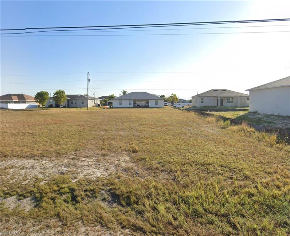 View of yard with a residential view