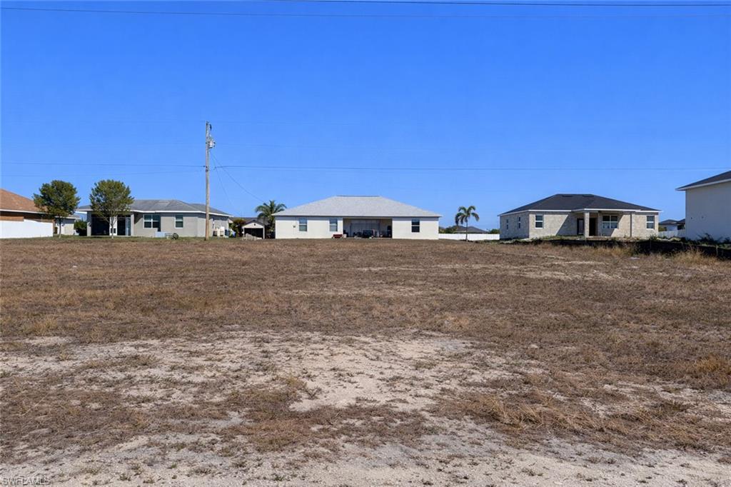 View of yard with a residential view