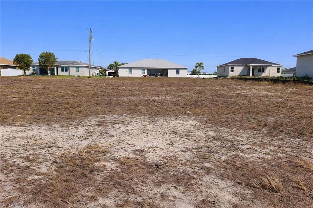 View of yard with a residential view