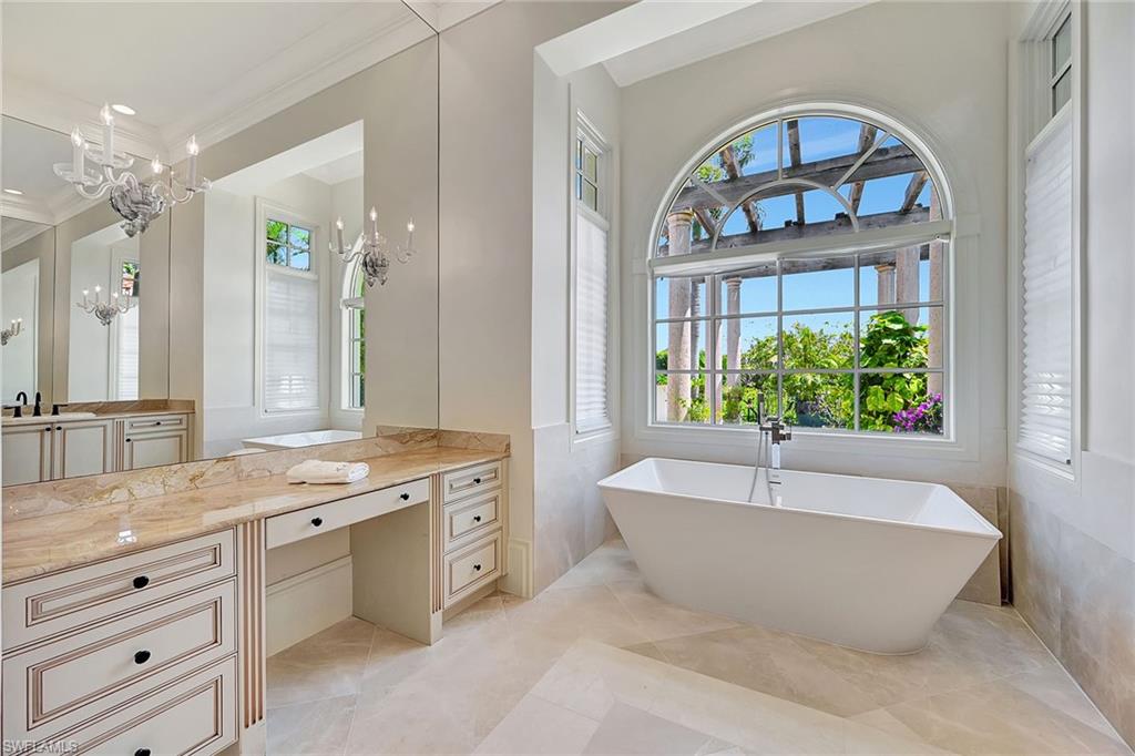 1 of 2 ensuite baths
