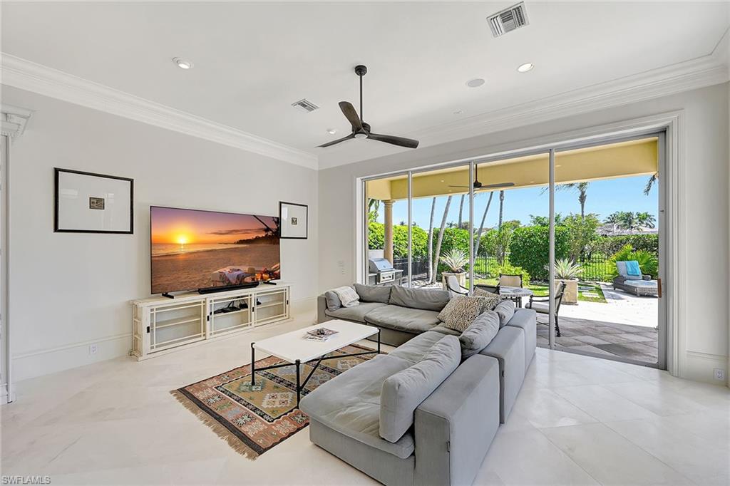 2052 Isla Vista LN photo 11