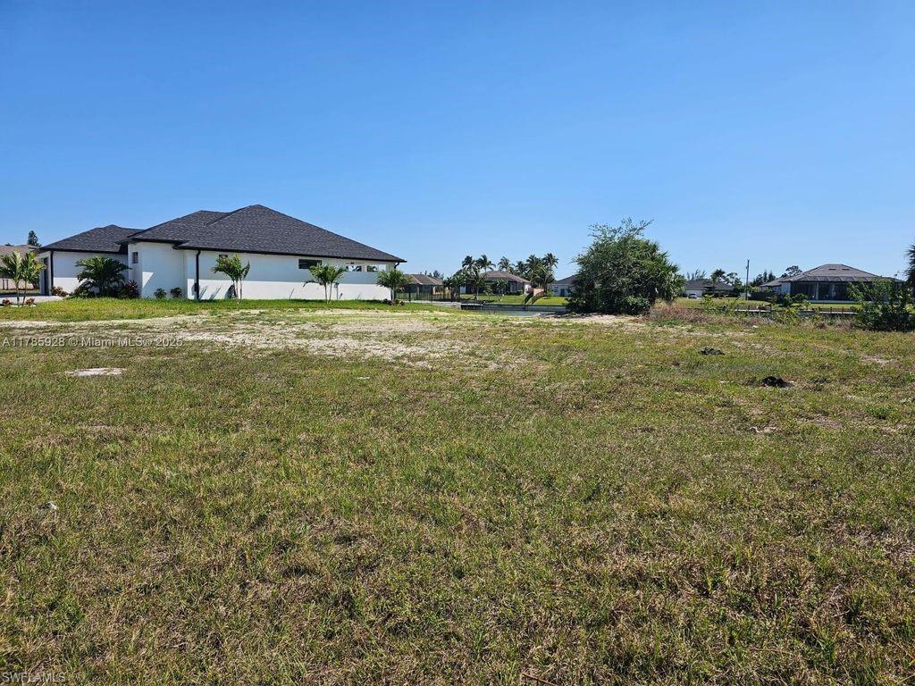 View of yard with a residential view