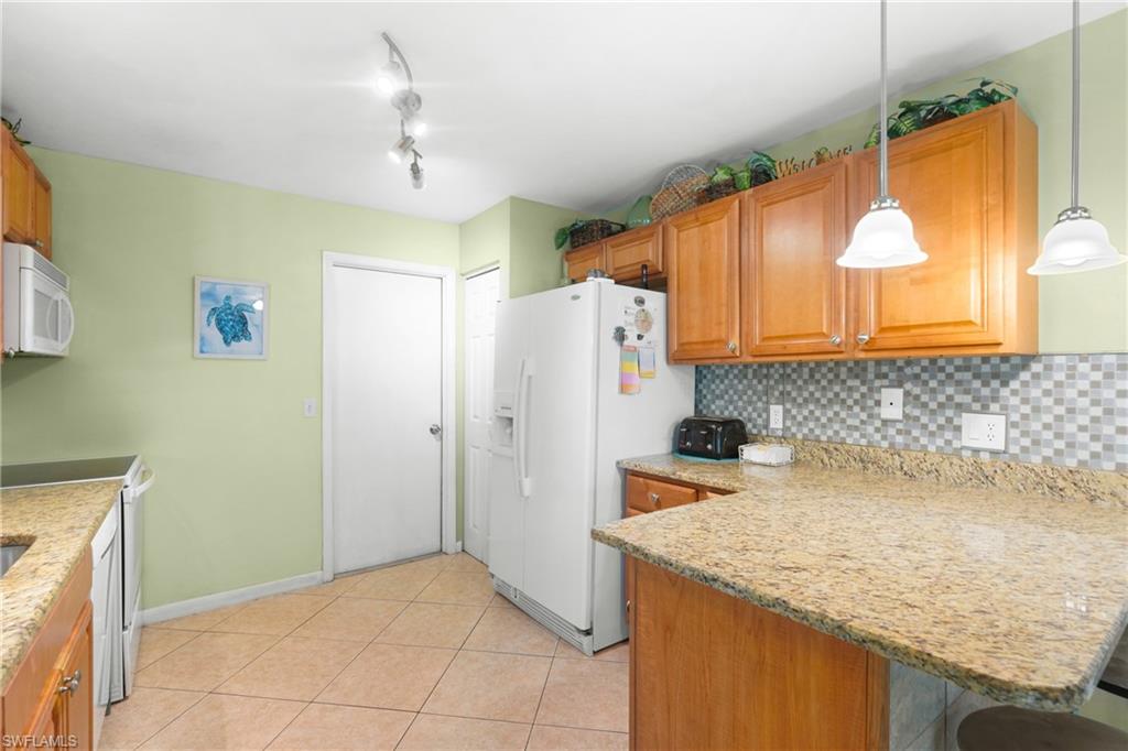 2718 SW 9th PL photo 10