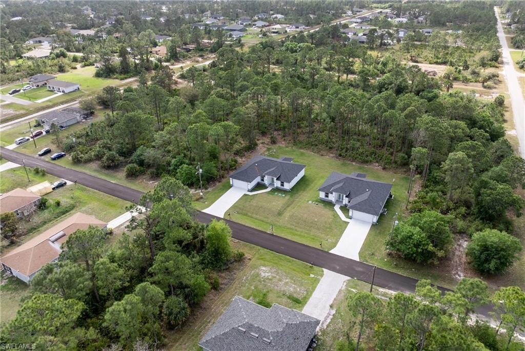 Birds eye view of property featuring a residential view