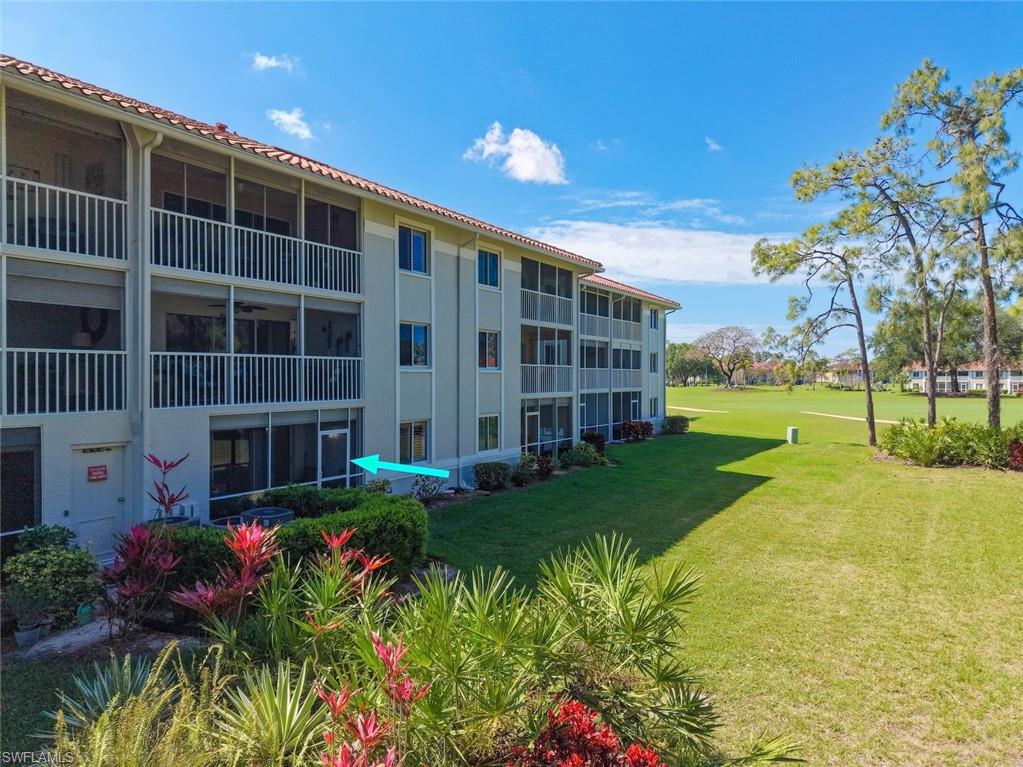 View of apartment building / complex