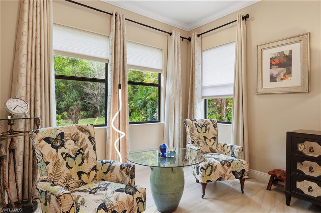 Sitting room featuring crown molding and baseboards