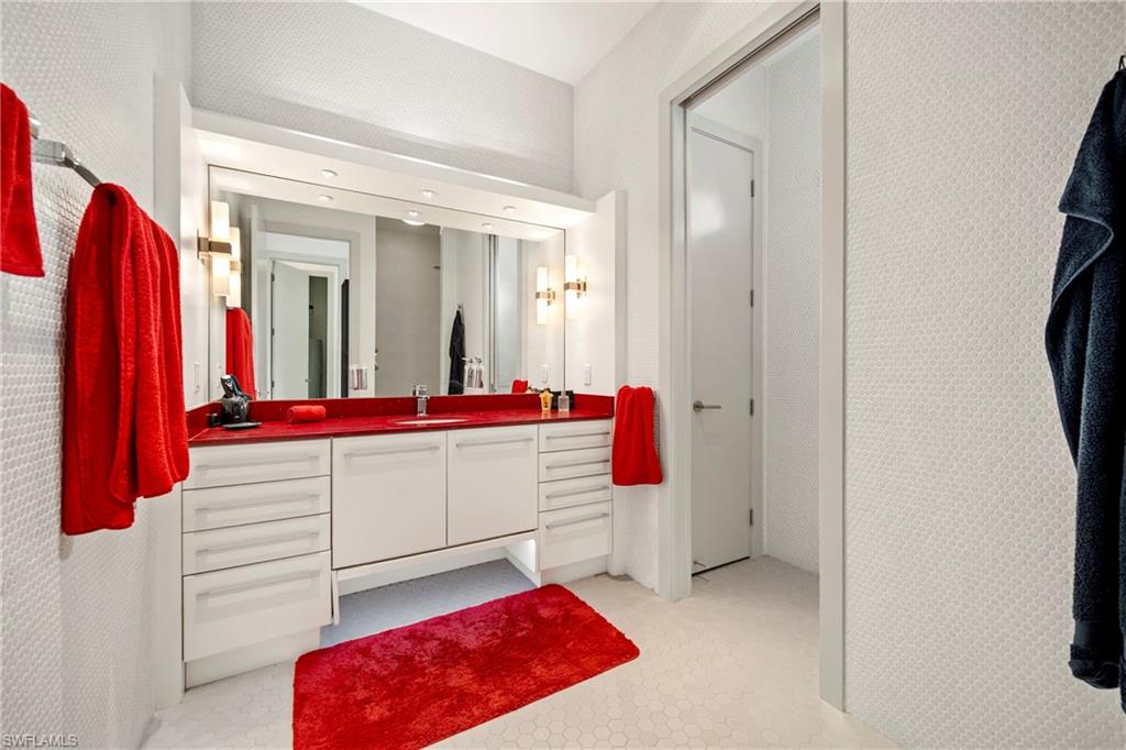 Guest full bathroom on second floor