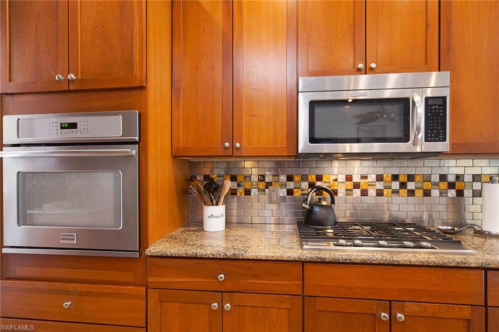 Wall Oven and backsplash