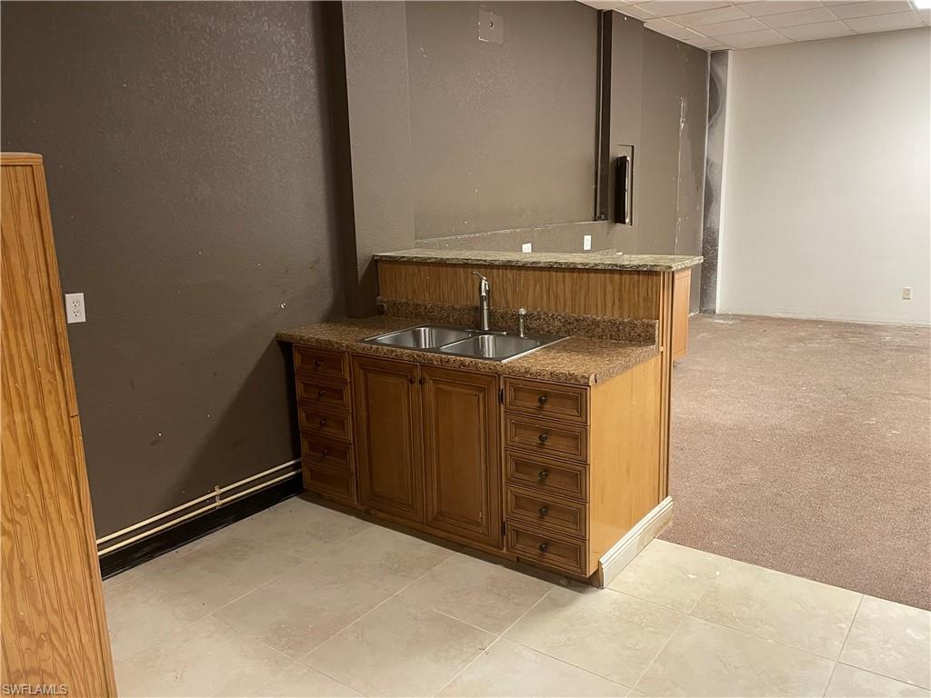 Unit 401-402 Kichenette