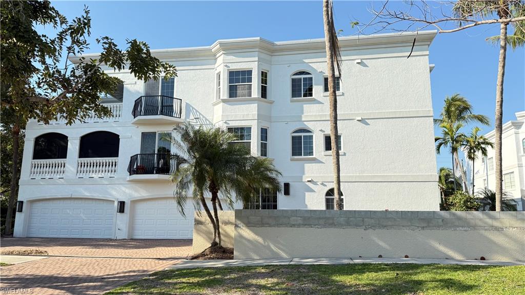 Beautiful Lantana has only 17 exclusive residences on the prime corner of 4th Ave south and 4th street!