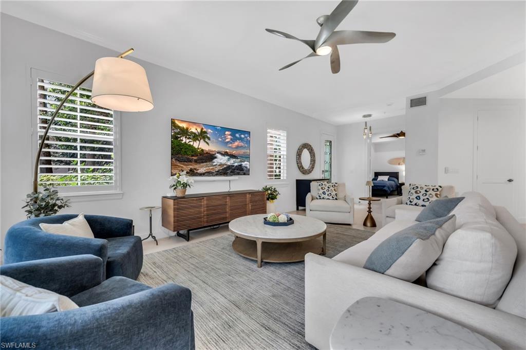 Spacious living room