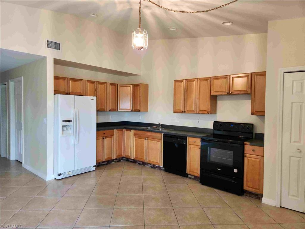 2120 Snead DR