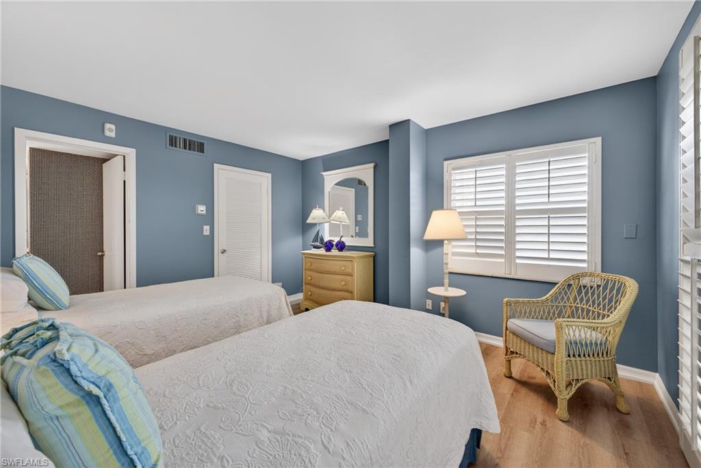 Guest bedroom.