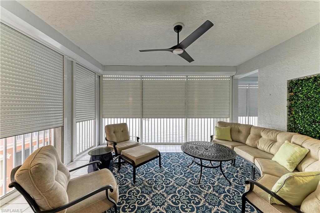 Sunroom / solarium with a textured ceiling and a textured wall