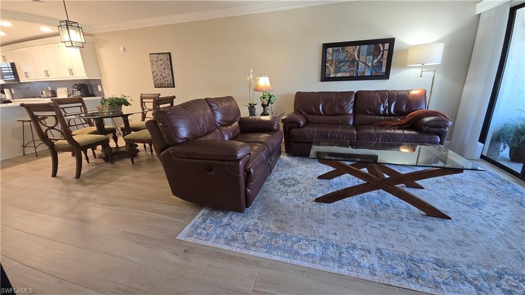 12945 Vanderbilt DR 402 photo 9