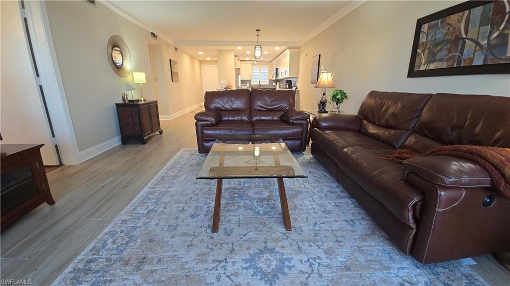 12945 Vanderbilt DR 402 photo 10