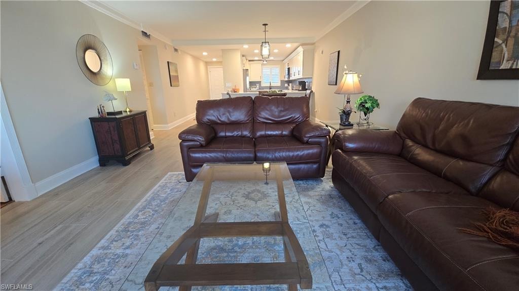 12945 Vanderbilt DR 402 photo 11