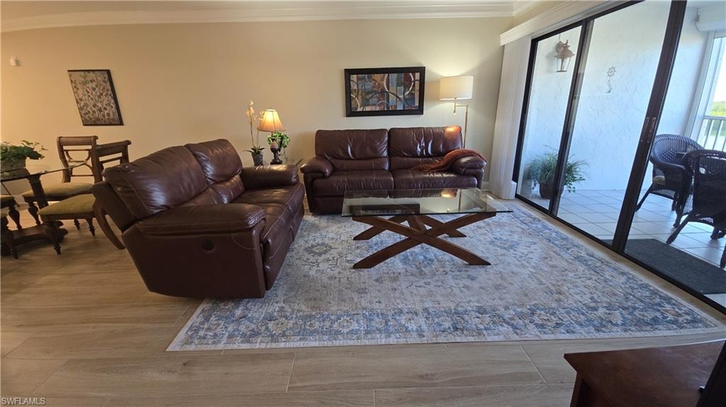 12945 Vanderbilt DR 402 photo 8