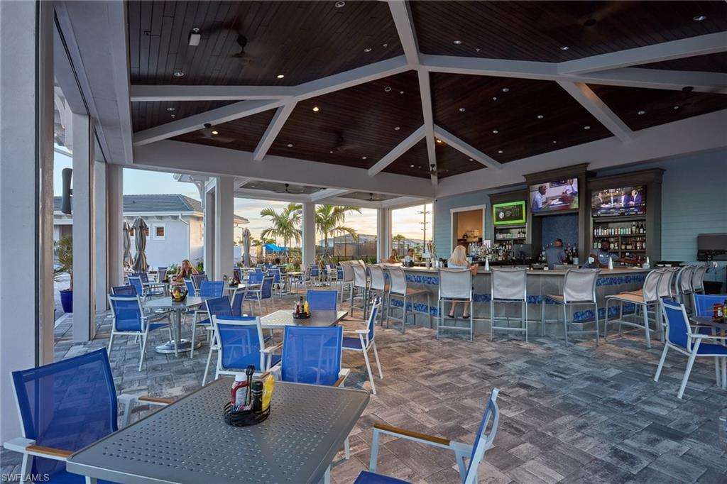 Poolside Bar and Grill