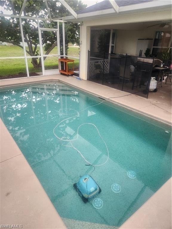 Swimming pool featuring a lanai and a sunroom