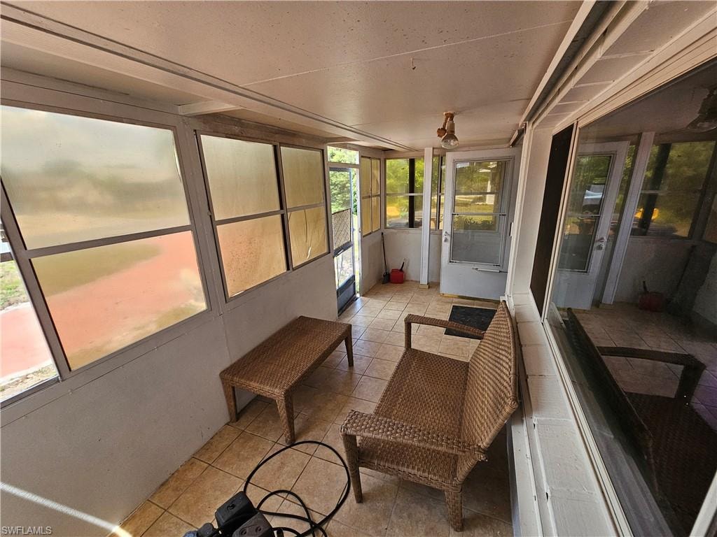 View of sunroom / solarium