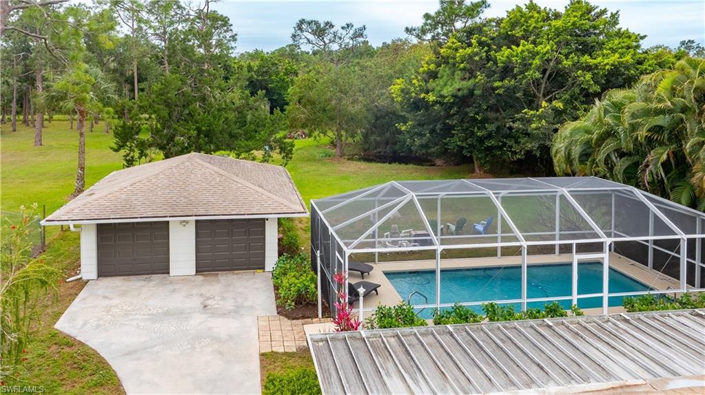 Detached 2-car garage