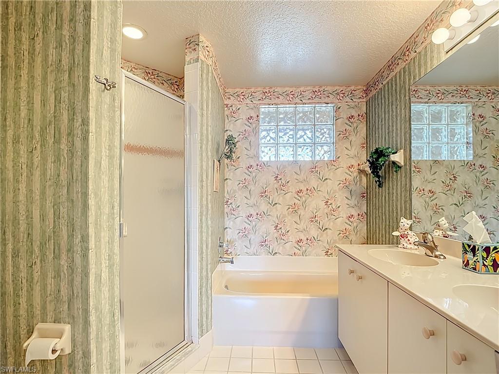6930 Huntington Lakes CIR 104 photo 33