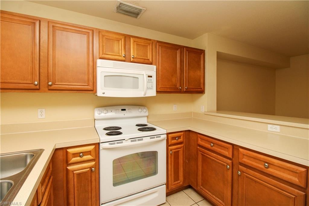 9051 Gervais CIR 1503 photo 7