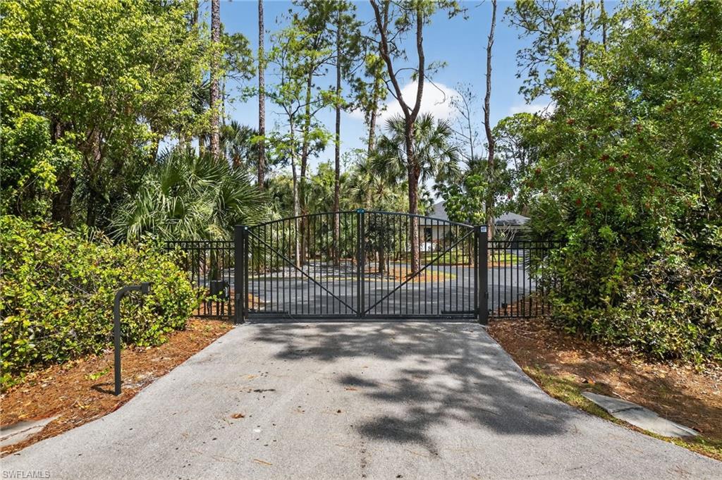 Electronic gate welcomes your guest