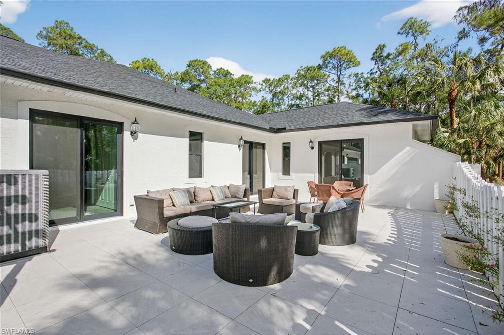 Your guest can relax and enjoy the courtyard with sliders from 3 of the guest bedrooms.