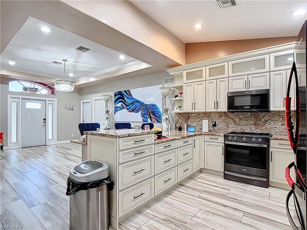 1845 Desoto BLVD N photo 6