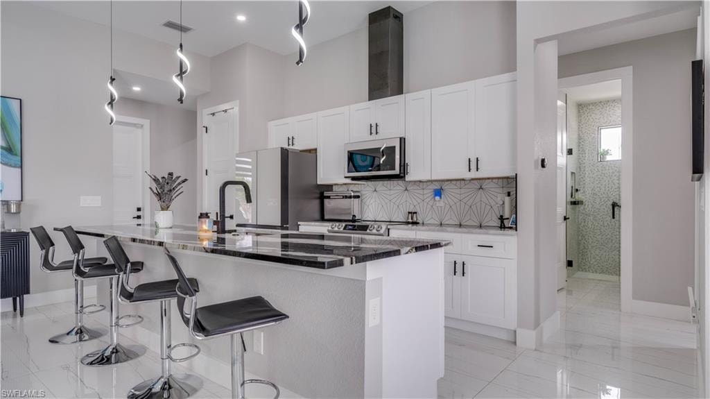 Kitchen with large breakfast bar.