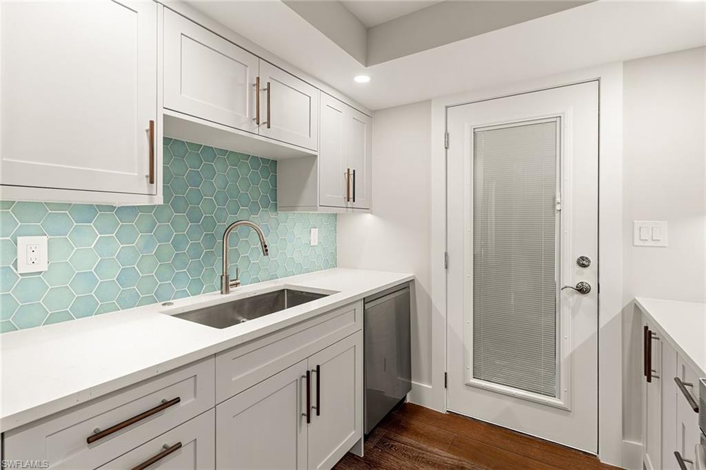 2850 Gulf Shore BLVD N 106 photo 10