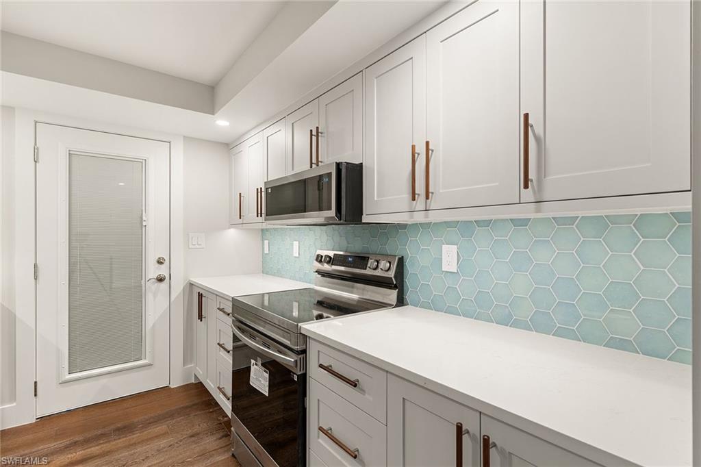 2850 Gulf Shore BLVD N 106 photo 8
