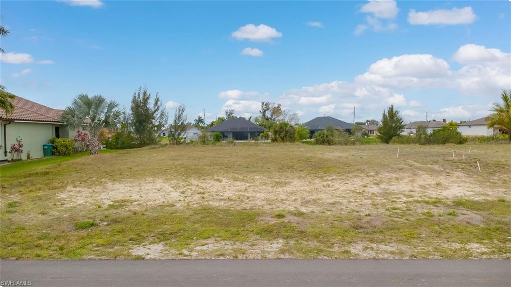 View of yard featuring a residential view