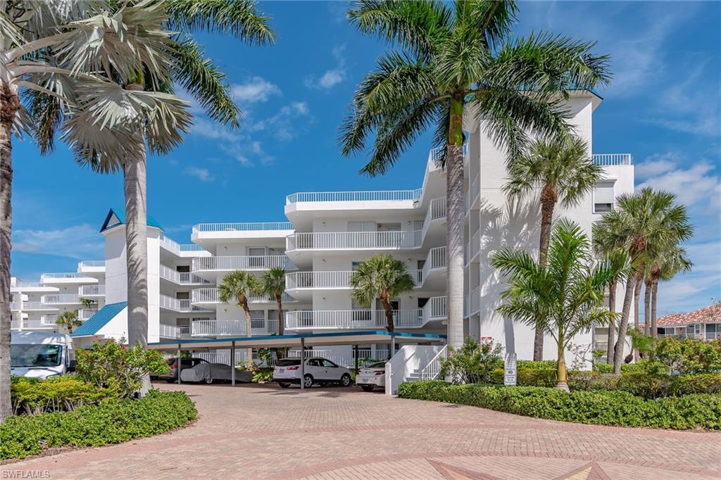View of apartment building / complex