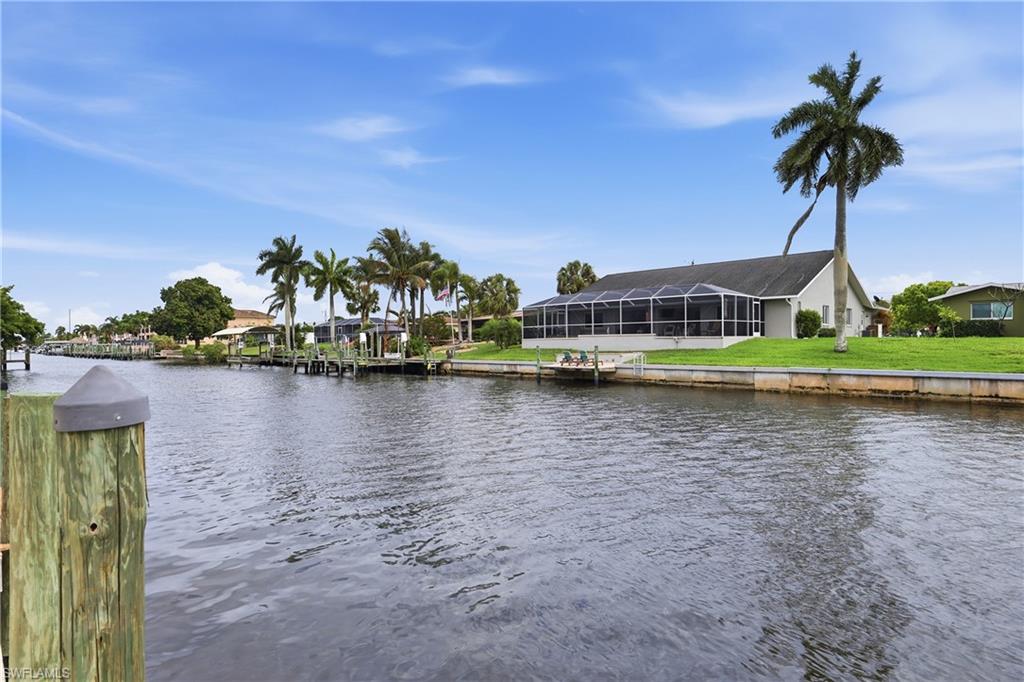 Just a few hundred yards to the Caloosahatchee River from your Dock. Boating on the cheap.