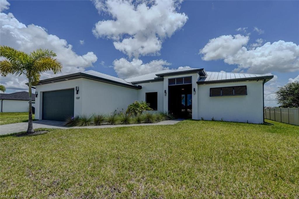 View of front facade with a garage and a front yard