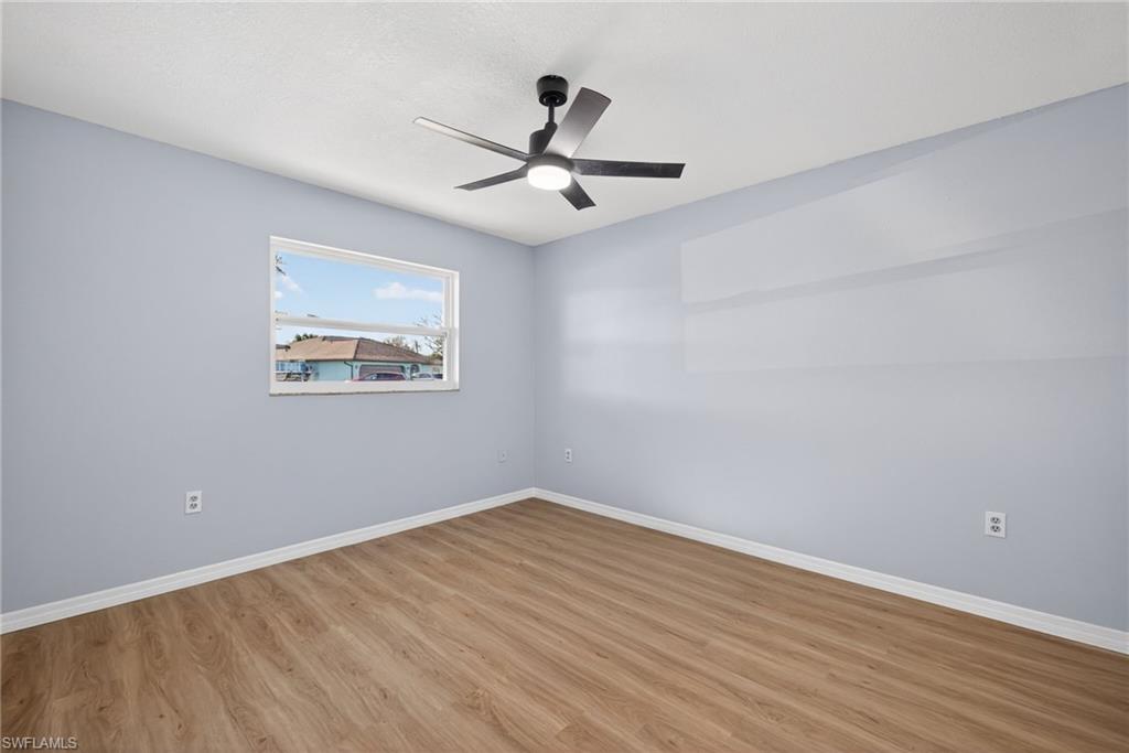 Unfurnished room featuring light wood-style flooring and ceiling fan