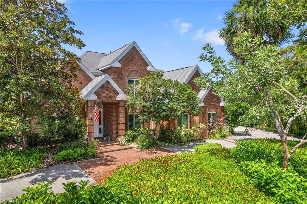 View of front of house featuring brick siding and a front lawn