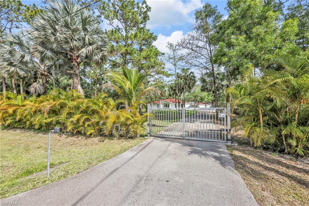 Gate featuring a yard