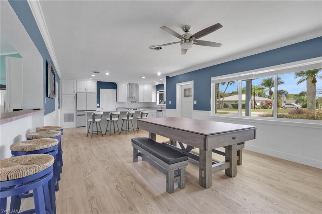 Dining area with light wood-style flooring, crown molding, a ceiling fan, and recessed lighting