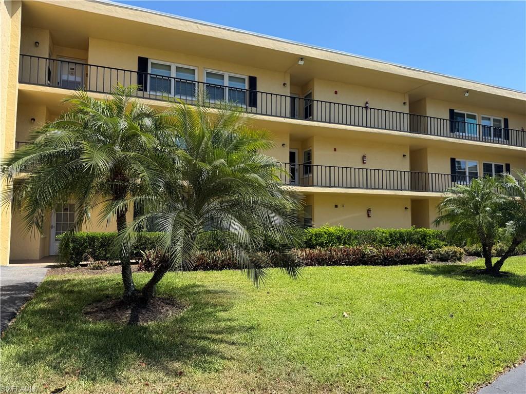 View of apartment building / complex