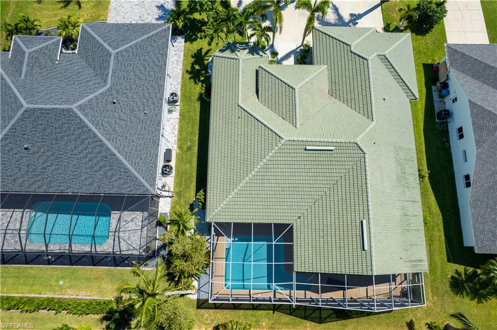 Bird's eye view of a pool area