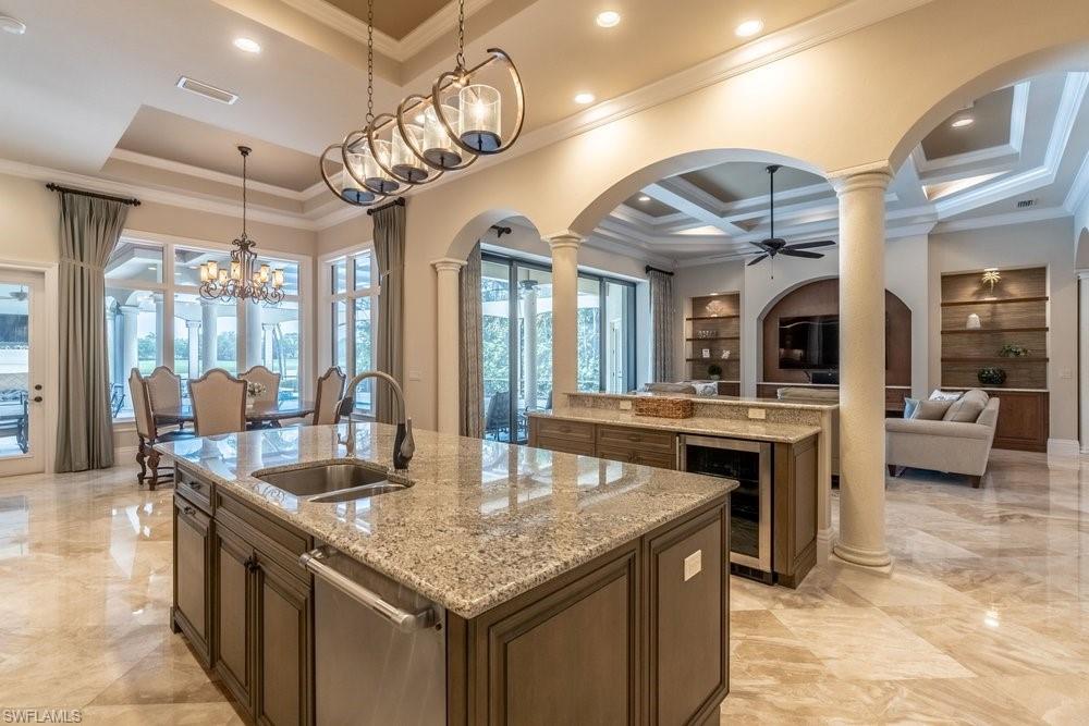 Island and breakfast bar