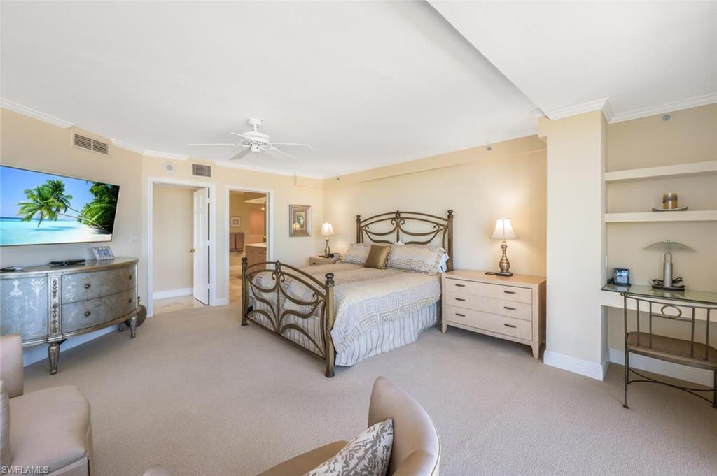 Primary Bedroom/King Bed