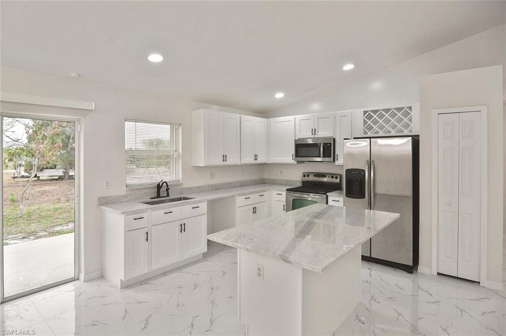 530 Peerless CIR photo 18