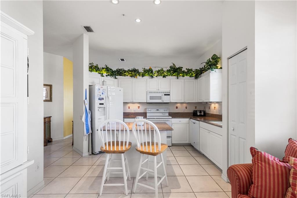 Kitchen with island. Granite counter tops.