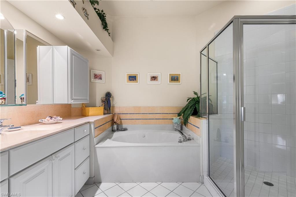 Double vanity, separate shower, jets in tub. Separate camode.