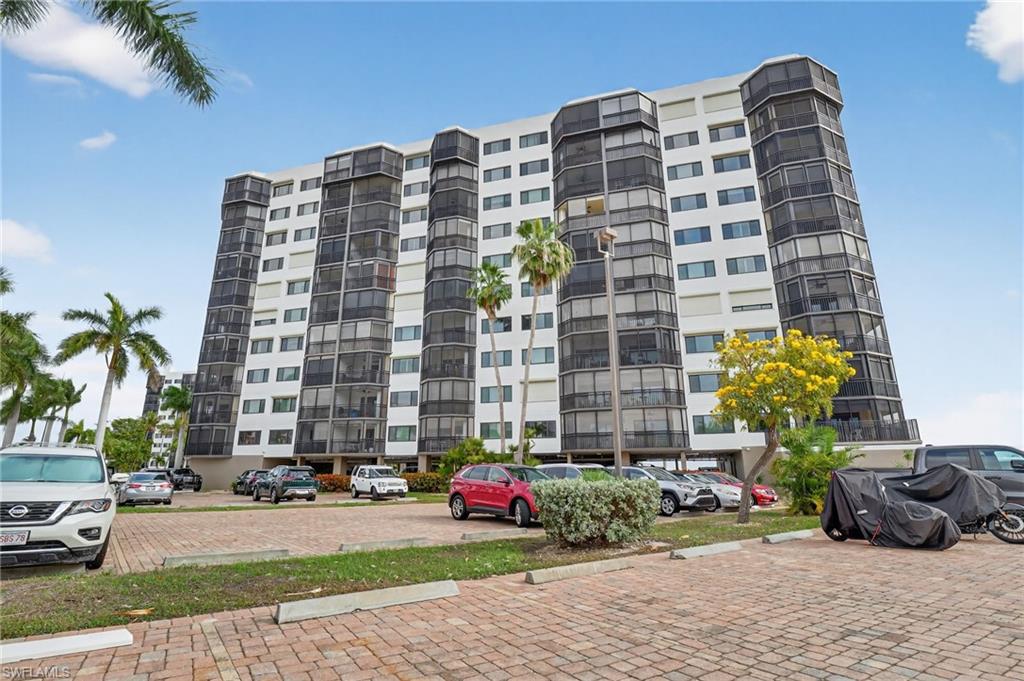 View of apartment building / complex